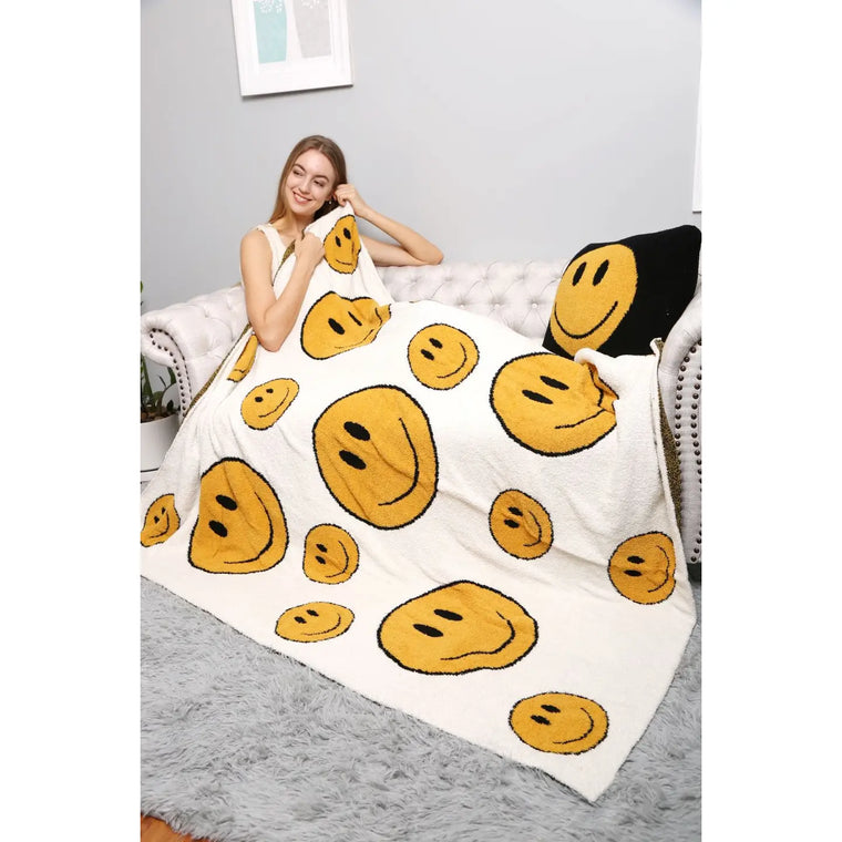 CLASSIC SMILEY BLANKET