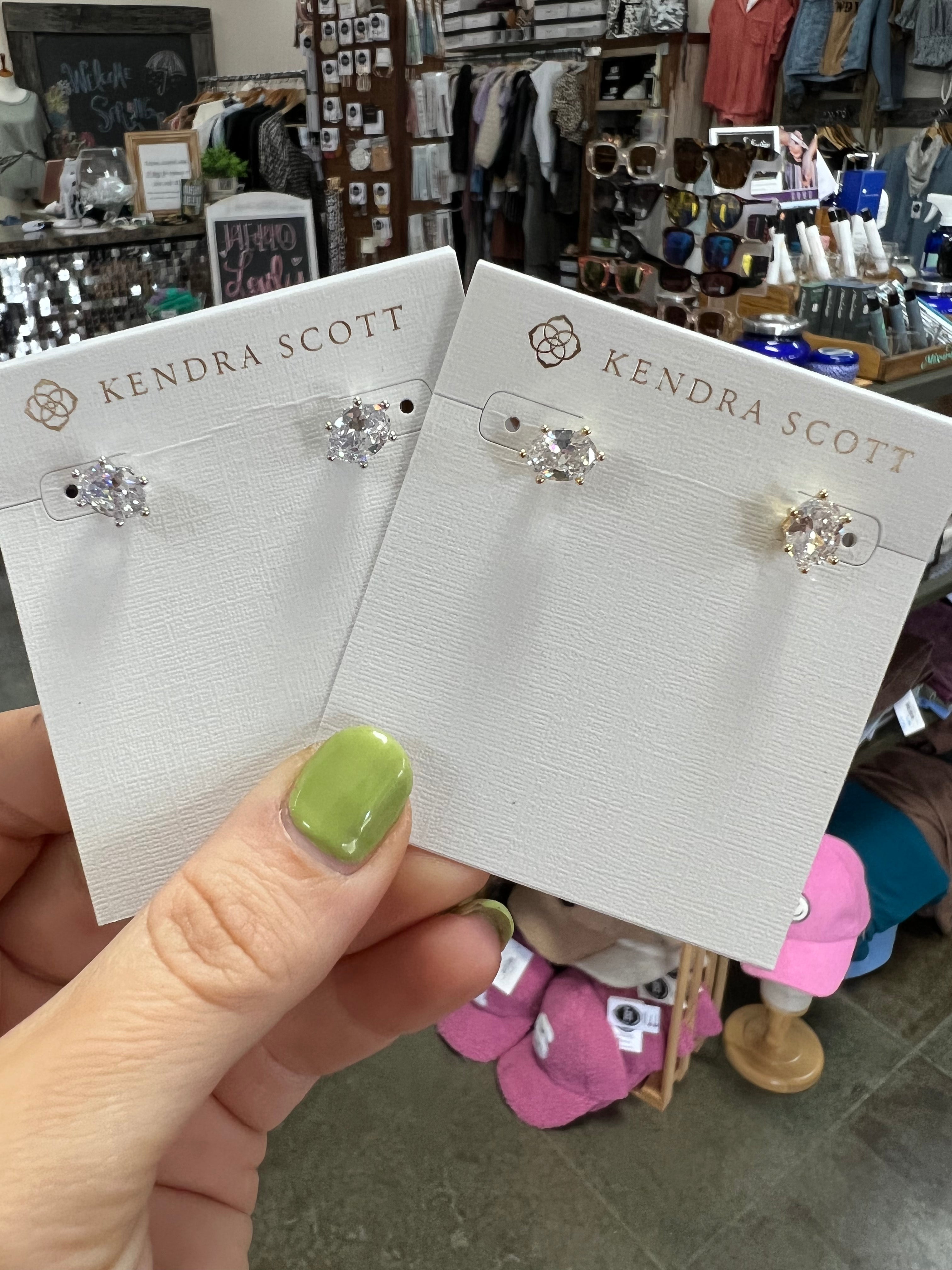 KENDRA SCOTT: CAILIN CRYSTAL STUD EARRING