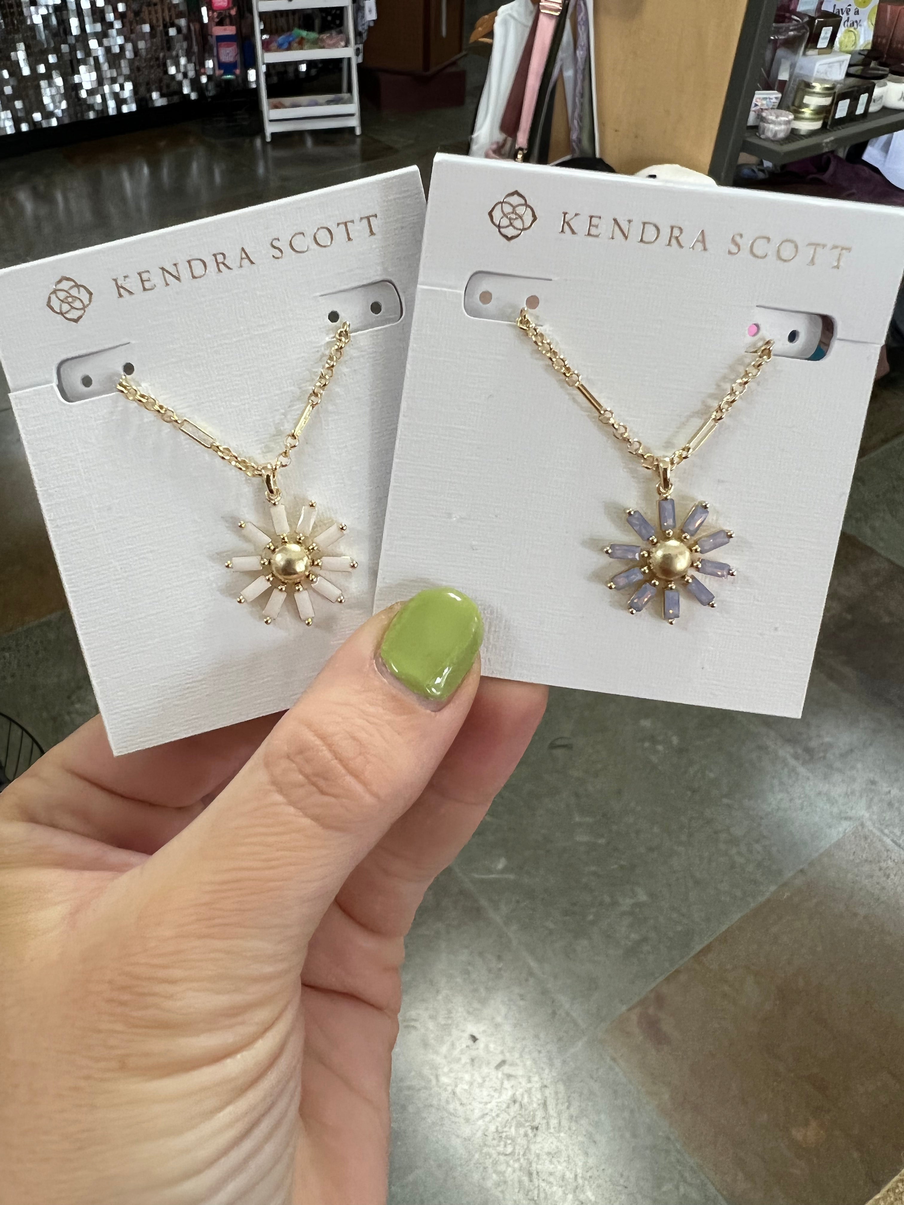 KENDRA SCOTT: MADISON DAISY PENDANT NECKLACE